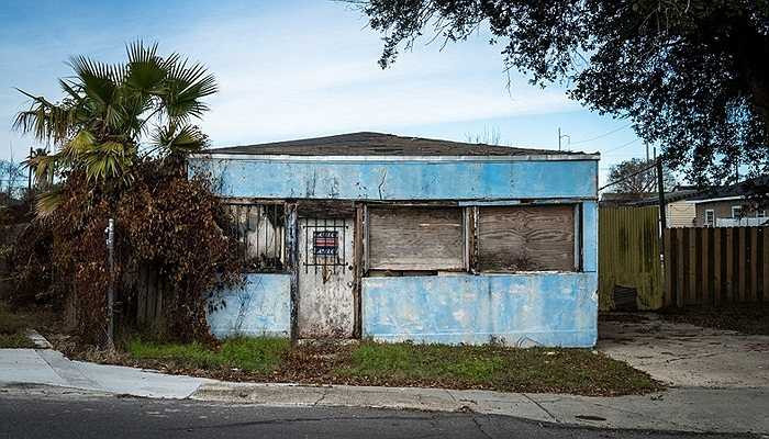 Rất nhiều ngôi nhà từng được xây dựng chắc chắn nay đều đã bỏ hoang