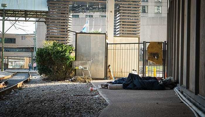 Một người dân mất nhà và trở thành vô gia cư sau thảm họa