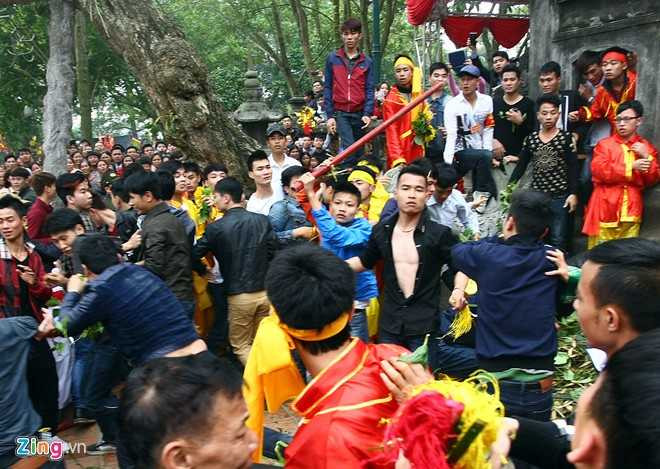 Hỗn chiến kinh hoàng ở lễ hội đền Gióng
