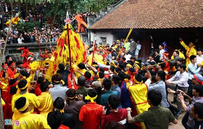 Hỗn chiến kinh hoàng ở lễ hội đền Gióng