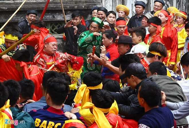 Hỗn chiến kinh hoàng ở lễ hội đền Gióng