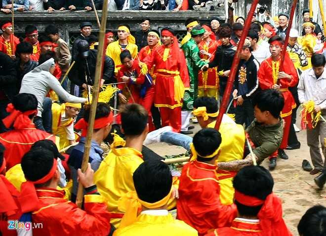 Hỗn chiến kinh hoàng ở lễ hội đền Gióng