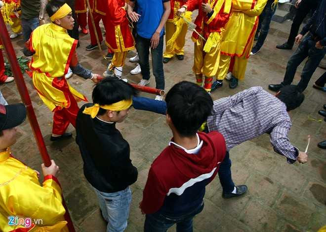 Hỗn chiến kinh hoàng ở lễ hội đền Gióng