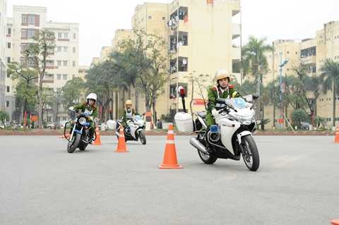 Honda đào tạo lái xe an toàn cho học viên Cảnh sát Nhân dân