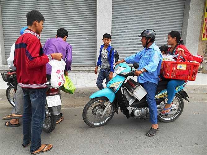 Xe ôm chở về nhà trọ.