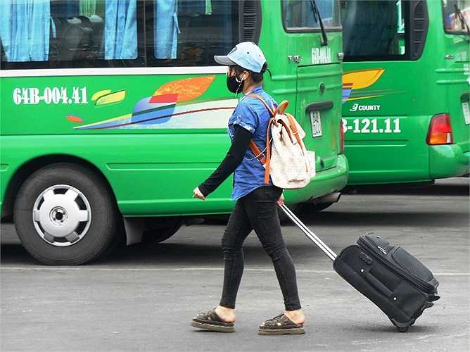 Thống kê bến xe miền Tây, mùng 2 Tết có 36.000 lượt người/ngày đông hơn các ngày khác.