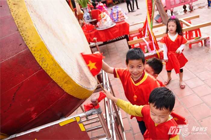 Các cụ cao niên cho rằng trẻ em tham gia là để hiểu thêm về nguồn cội