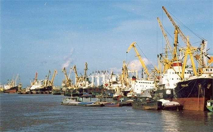 Được hình thành từ năm 1876, trải qua hơn 100 năm phát triển, Cảng được xem là cửa khẩu giao lưu hàng hóa quan trọng, xuất nhập khẩu của 17 tỉnh phía Bắc đến nhiều quốc gia và ngược lại. 