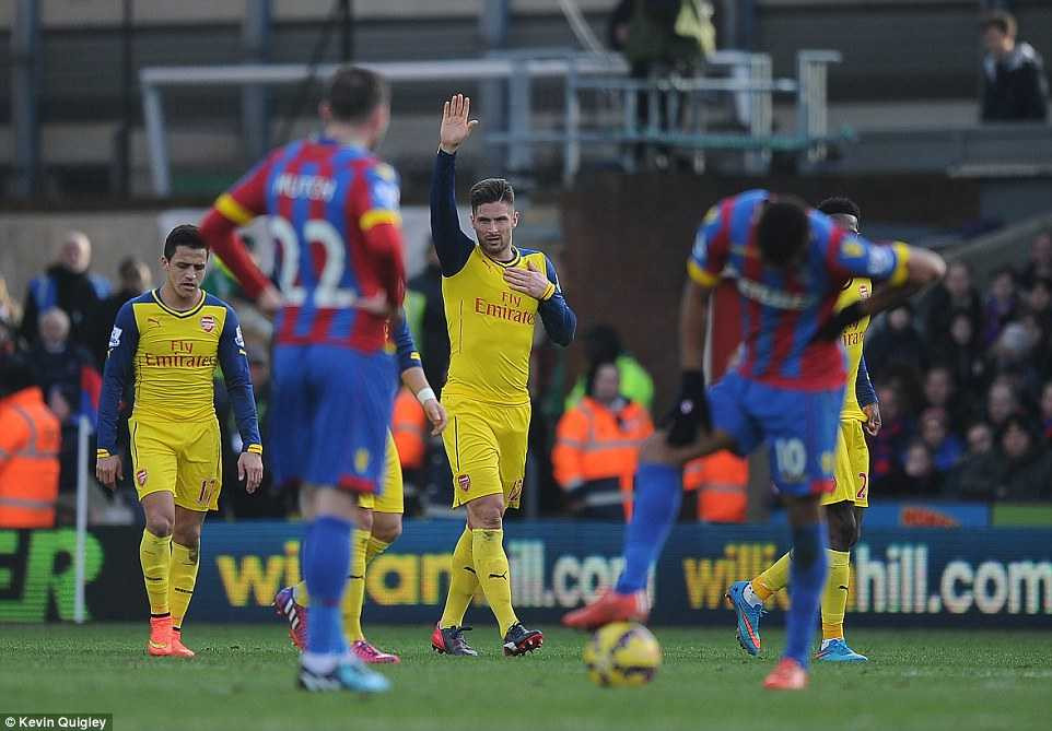 Giroud ghi bàn vào lưới Crystal Palace