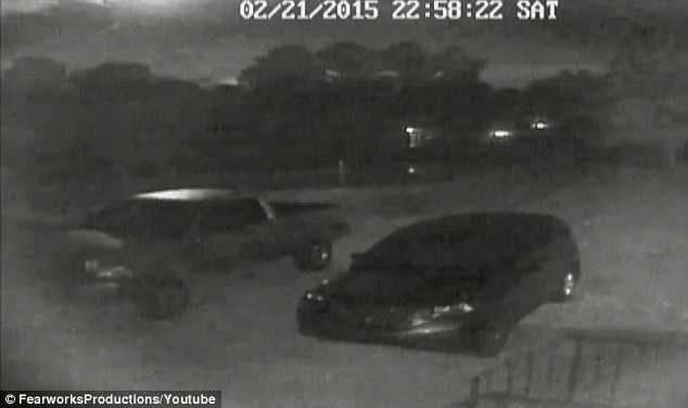 Bầu trời đang tối đen như mực 