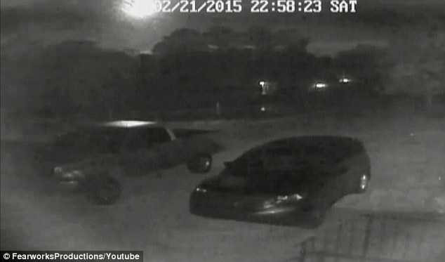 Đột nhiên một đốm sáng khổng lồ xuất hiện 