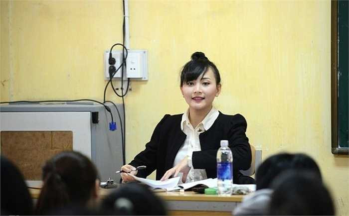 Ngoài thời gian lên lớp hàng tuần, Trang còn dạy múa cho một số trung tâm nghệ thuật và trường mầm non.