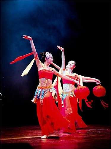 Quỳnh Trang rạng rỡ trên sân khấu mỗi khi cô được biểu diễn trở lại.