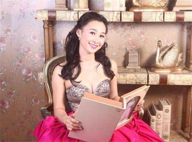 Dư Ngân có sở thích: múa, hát, đi du lịch và mua sắm. 