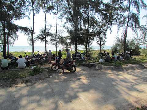 Quảng Ngãi, học sinh, đuối nước, sóng biển cuốn trôi, mất tích, tắm biển, thương tâm