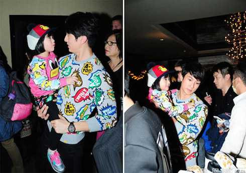 Hai bố con ăn diện "ton sur ton".