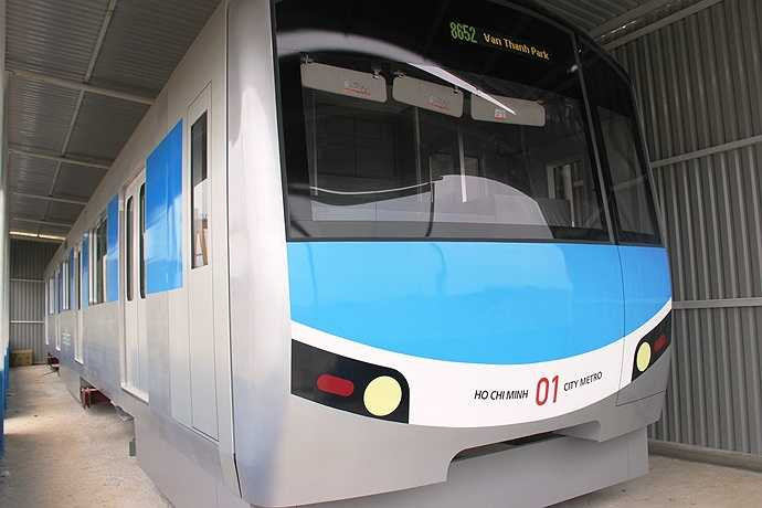 Đầu tàu điện ngầm Bến Thành - Suối Tiên.