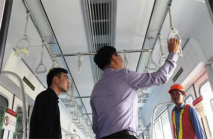 Thiết bị hỗ trợ hành khách hiện đại trong tàu điện ngầm.