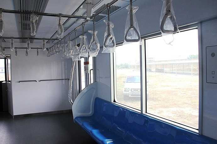 Vận tốc khai thác 110km/h ở giai đoạn trên cao, 80km/h ở đoạn ngầm với số lượng 17 đoàn tàu.