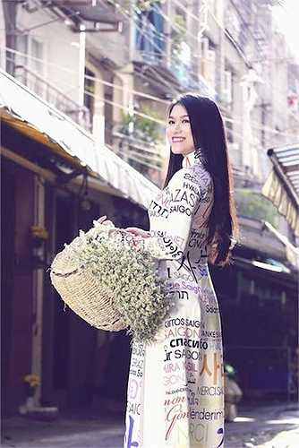 Tranh thủ khoảng thời gian đầu năm, Ngọc Thanh Tâm đã đi thăm thú, vãn cảnh ở chợ Hồ Thị Kỷ - chợ hoa duy nhất của TP. Hồ Chí Minh. 