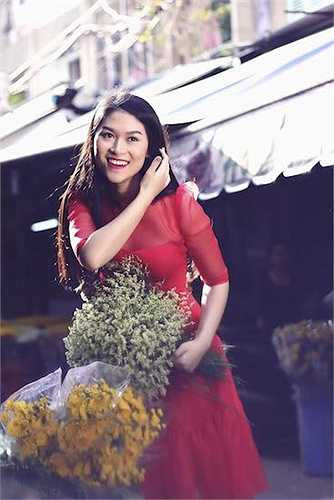 Năm nay, cô tự tay sắm sửa, trang hoàng nhà cửa theo ý thích của mình chứ không để mẹ vất vả, bận rộn như mọi năm. 