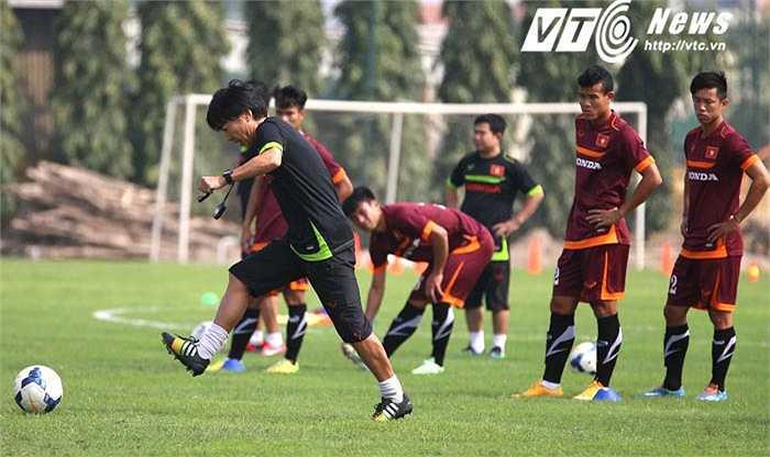 Sau quãng thời gian nghỉ Tết Nguyên đán, thể lực của các cầu thủ chưa thể đảm bảo cho việc tập luyện với cường độ cao nà