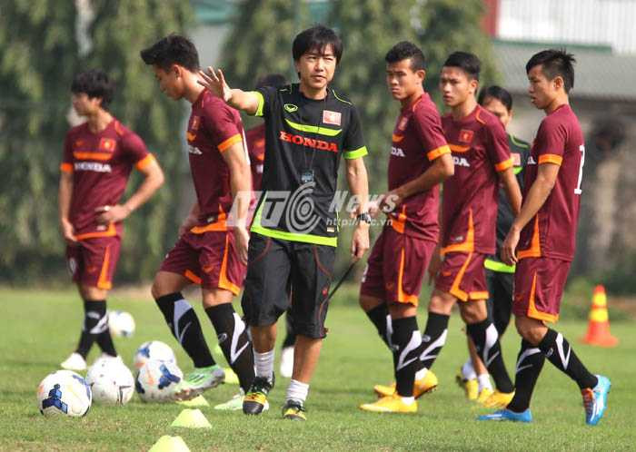 HLV Toshiya Miura hài lòng vì cầu thủ trẻ Việt Nam có nhiều cơ hội đá chính ở V-League mùa này 