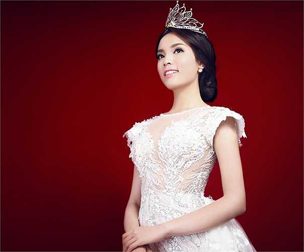 Là nhan sắc gây tranh cãi sau khi đăng quang Hoa hậu Việt Nam 2014, Nguyễn Cao Kỳ Duyên liên tục thực hiện những bộ ảnh 'chứng minh' vẻ đẹp của mình.