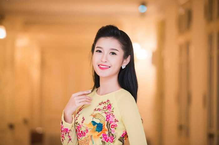 Ngắm nhan sắc Huyền My rực rỡ, lộng lẫy sau khi đăng quang Á hậu Hoa hậu Việt Nam 2014.