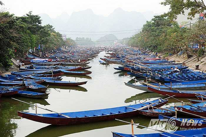 Suối Yến (hay còn gọi là Yến Vĩ) là một con suối nhỏ nằm khiêm tốn trong khu du lịch Hương Sơn, xã Hương Sơn, huyện Mỹ Đức, thành phố Hà Nội. Sở dĩ suối có tên như vậy là do hình dáng của nó trông giống như đuôi của một con chim yến đang xòe rộng.