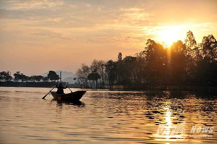 Vẻ yên bình của hoàng hôn trên suối Yến. (Ảnh: Việt Linh)