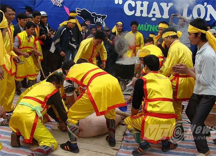 Tiêu chí của cuộc thi mổ lợn phải đảm bảo những yếu tố: Tốc độ, tinh thục và thẩm mỹ. Tốc độ là nhanh, tinh thục là sạch và những sản phẩm trên mâm lễ phải đẹp.