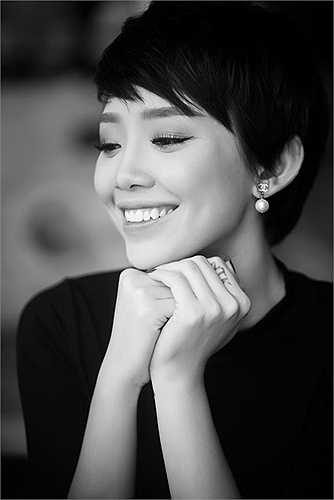 Dù trang phục 'mát mẻ' hay kín đáo thì ở Tóc Tiên luôn tóat ra thần thái vô cùng sexy.