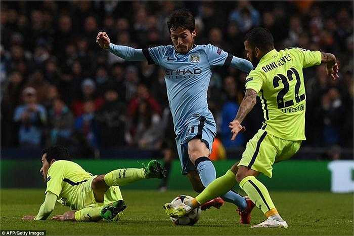 Tính cả cú đúp trong trận đấu đêm qua, tiền đạo người Uruguay đã có 5 bàn thắng sau 5 trận và anh đang dần lấy lại được bản năng sát thủ của mình sau quãng thời gian dài không có được phong độ tốt nhất. Với việc bản hợp đồng bom tấn bắt đầu phát huy tác dụng, thầy trò HLV Luis Enrique đang rất tự tin để tiếp đón các vị khách Man City trong trận lượt về tại Nou Camp.