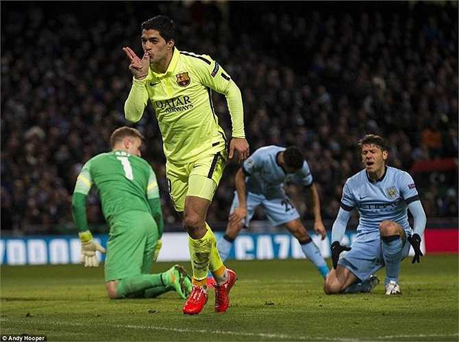 Khi The Citizens còn loay hoay tìm bàn gỡ thì họ đã phải nhận bàn thua thứ hai ở phút 30. Quả tạt tầm thấp khó chịu của Jordi Alba đã tạo cơ hội để Luis Suarez băng vào đá bồi chuẩn xác, nhân đôi cách biệt của trận đấu.