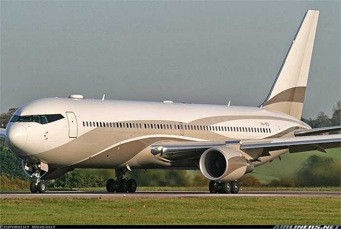 Boeing 767 33A có giá 170 triệu USD. Nó có thể chuyên chở từ 180-300 hành khách