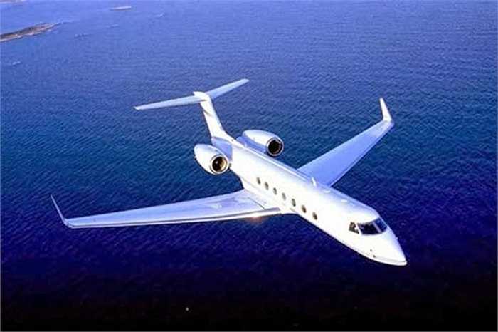 Gulfstream G550 được đánh giá cao ở độ xa hoa và tiện lợi. Nó có thể chở tới 16 hành khách