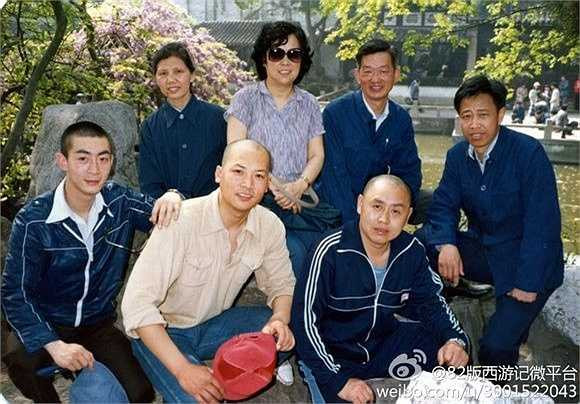 Lục Tiểu Linh Đồng, Trì Trọng Thụy, Mã Đức Hoa và đoàn phim.