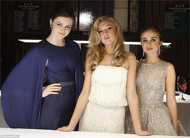 Sở hữu chỉ số IQ cao kỷ lục, Lauren Marbe có thể dễ dàng vào đại học Cambridge nhưng cô gái xinh đẹp này lại có ước mơ trở thành ngôi sao của các sân khấu ca nhạc vùng West End. 