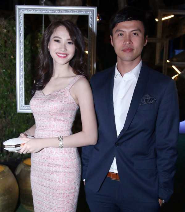 Hôm mùng 2 Tết, Hoa hậu Việt Nam 2012 bất ngờ đăng tải dòng chia sẻ về việc một số trang mạng đăng tin cô sắp lên xe hoa. Trong status, Thu Thảo gọi người đàn ông trong ảnh là người anh trai thân thiết và bạn bè, người thân cô đều biết rõ mối quan hệ này.