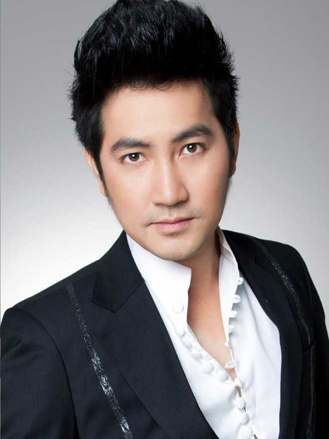 Vẻ bạch mã công tử của Lý Hùng từng khiến nhiều người mê mẩn qua các vai nam chính trong phim truyền hình ở thập niên 1990.