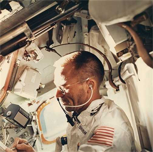 Chân dung của phi hành gia Walter Cunningham tại dự án Apollo 7, tháng 10 năm 1968.