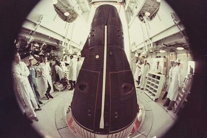 Một bức ảnh từ album ảnh cá nhân của Edward Higgins White khi chuẩn bị cho nhiệm vụ Gemini 4, chụp vào tháng 6 năm 1965.