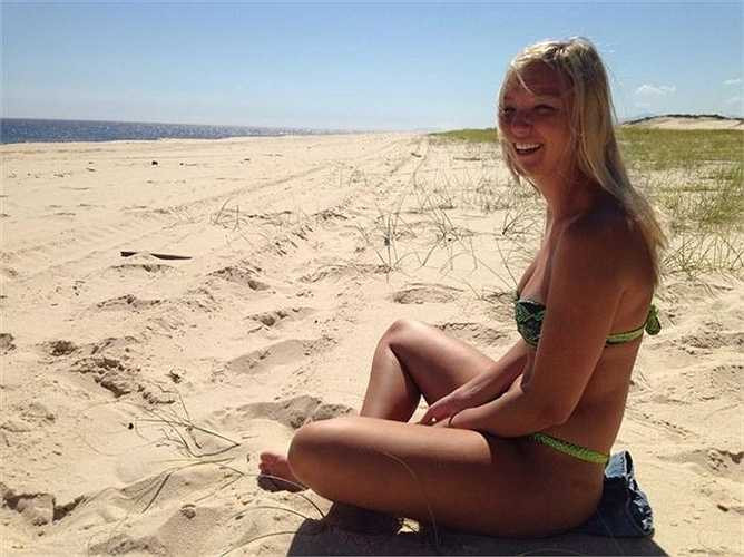 Dexie Pratt cũng đính chính rằng cô không phải là ca sĩ. 'Trong ngày sinh nhật của Romario, tôi có hát vì anh ấy yêu cầu thôi chứ không phải chuyên nghiệp và cũng không thích sự nổi tiếng'.