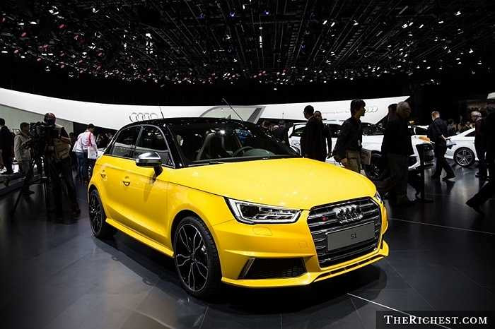 Audi vừa mới giới thiệu chiếc S1 Quattro tại Geneva Motor Show 2014. Audi S1 Quattro nổi bật với thiết kế lưới tản nhiệt rộng, vỏ gương bằng nhôm bóng bảy cùng nhiều tính năng khác.