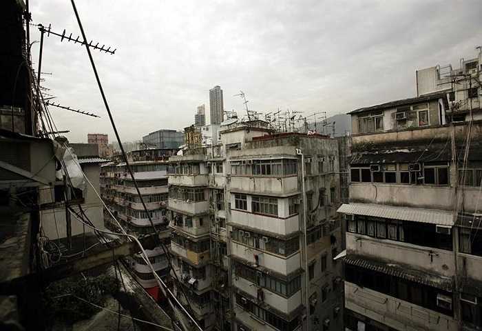 Những tòa nhà chật chội cho thuê ở khu Sam Shui Po (Hong Kong, Trung Quốc)