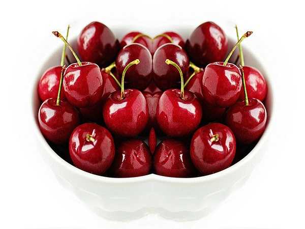 1. Nước ép cherry: Cherry là một loại trái cây bổ dưỡng được sử dụng phổ biến trong các phòng tập thể hình. Nước ép cherry giúp bạn loại bỏ hoàn toàn những cơn đau nhức cơ thể hoặc hiện tượng sưng tay, chân sau luyện tập. Flavonides và anthocyanins có trong loại trái cây này giúp chống lại các tác nhân có hại và xây dựng cơ bắp chắc khỏe nhanh chóng.