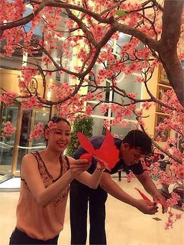 Cô thường xuyên tự tay đến chăm chút cho khách sạn này mỗi dịp lễ trọng.