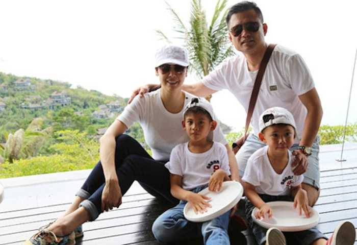 Hai vợ chồng thường xuyên đi du lịch.