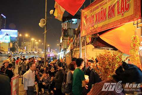 Ngàn người chen chân đến tổ đình Phúc Khánh làm lễ giải hạn đầu năm